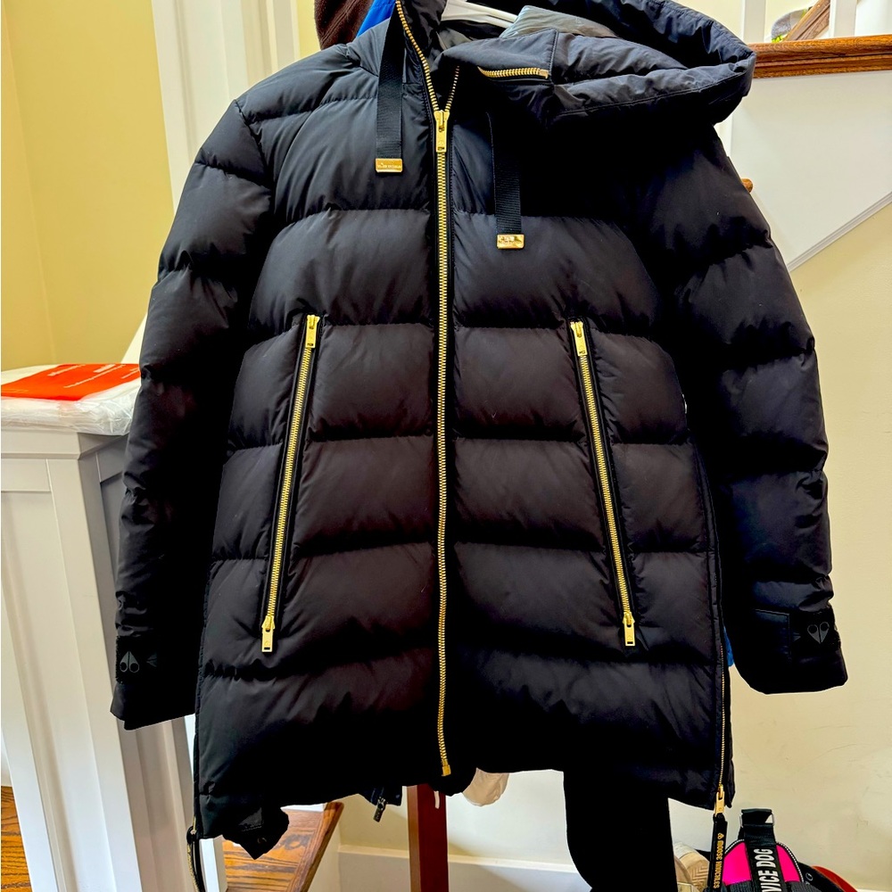 Mooseknuckle down women’s parka large. This is pretty much brand new. Worn twice